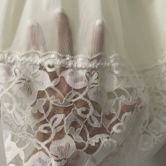 Off white Jacob skirt with lace bottom. - Picture 10 of 13